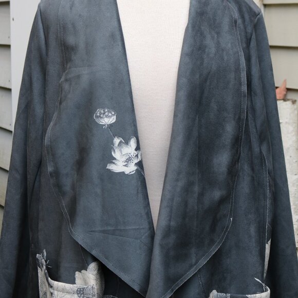 Chelsea & Theodore Plus Size Grey & Ivory Floral Faux Leather Open Midi Jacket - Picture 2 of 7